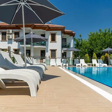 Qualia Hotel *