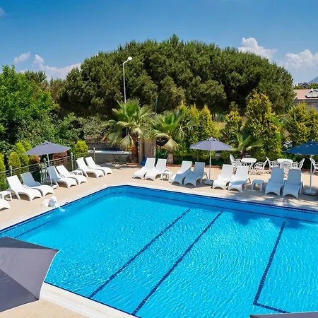 Qualia Hotel *