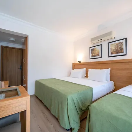 Qualia Hotel